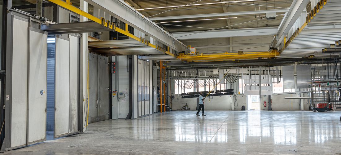 Seitenansicht der Anlagenmodule eines Jumbo-Coat Kundens