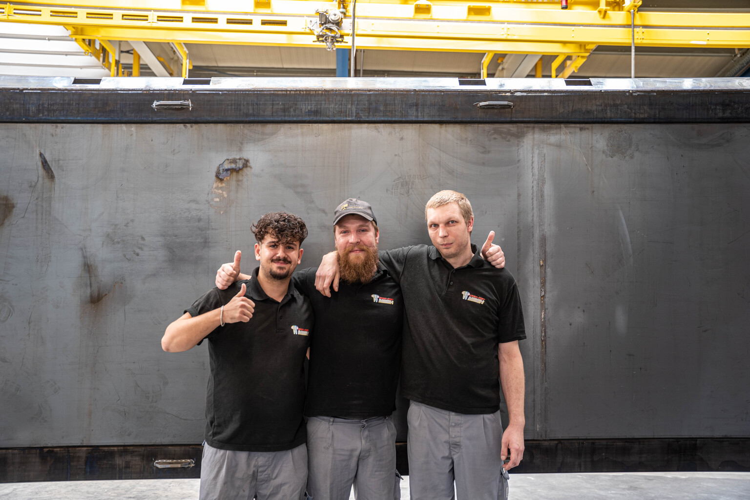 Gruppenbild der Mitarbeiter in der Pulverbeschichtung